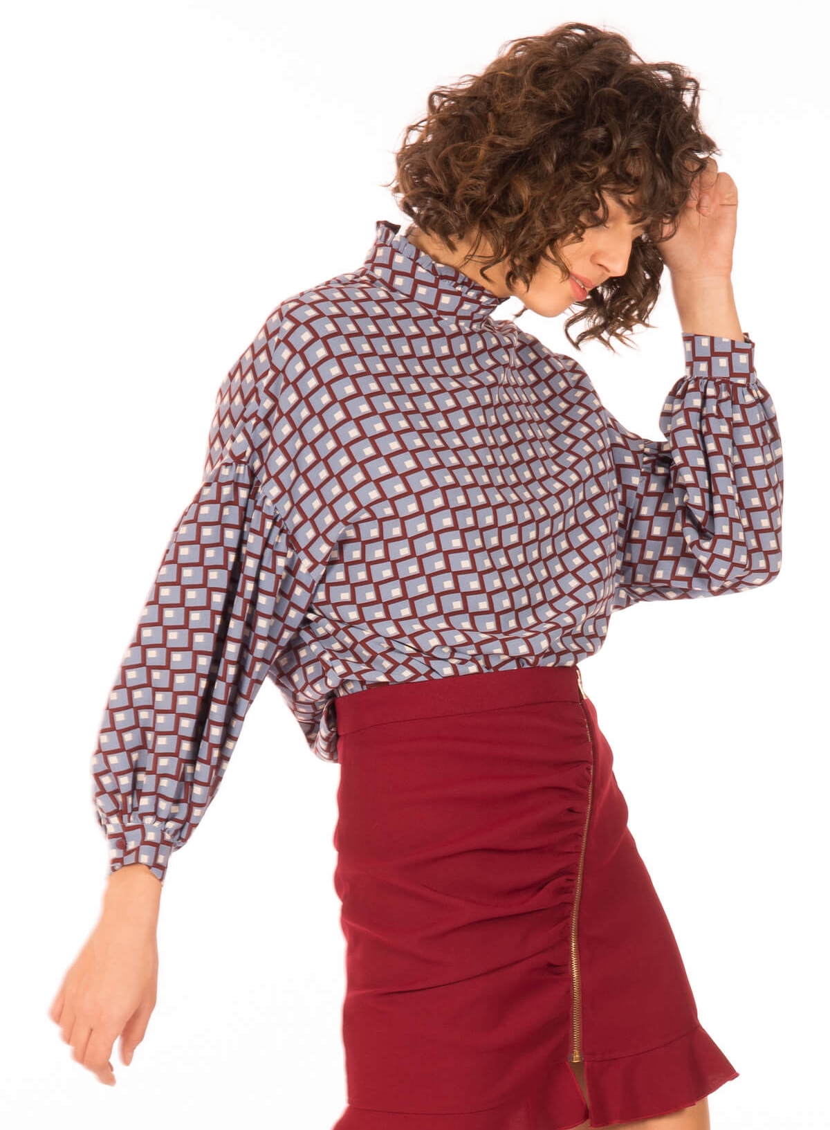 Lateral de blusa com padrão geométrico para mulher da Minueto