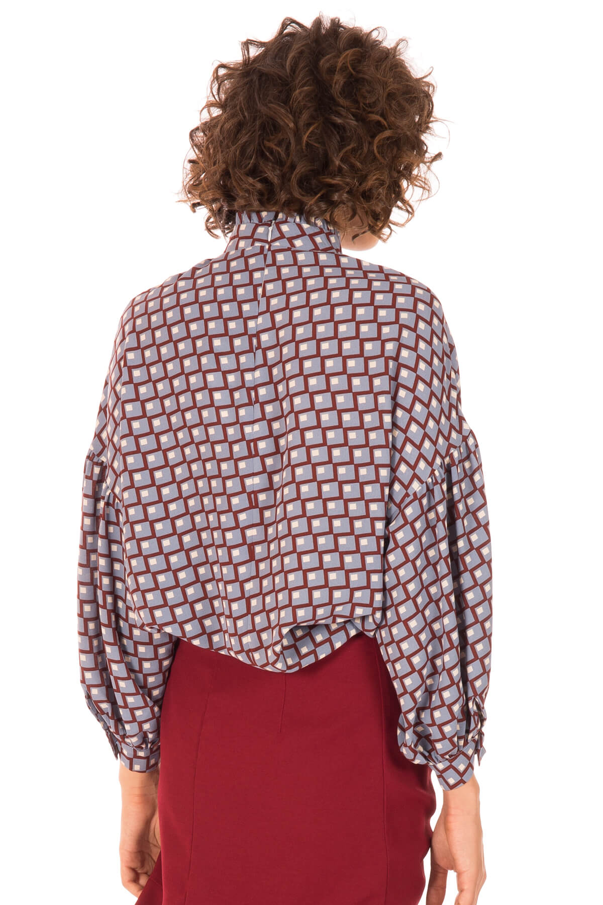 Costas de blusa com padrão geométrico para mulher da Minueto