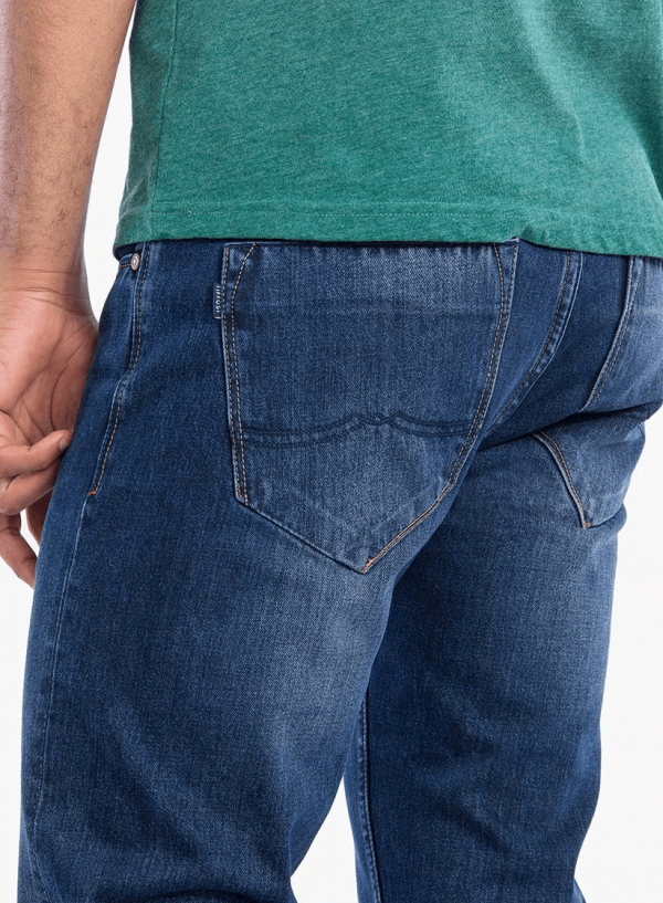 Pormenor do bolso traseiro das Jeans Brody regular de homem da Tiffosi