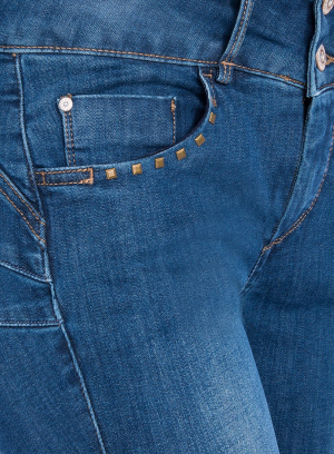 Pormenor do bolso das calças de ganga Double-Up Skinny tachas da Tiffosi