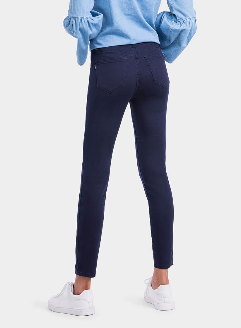 Parte de trás de calça básica de sarja azul cinta média para mulher da Tiffosi