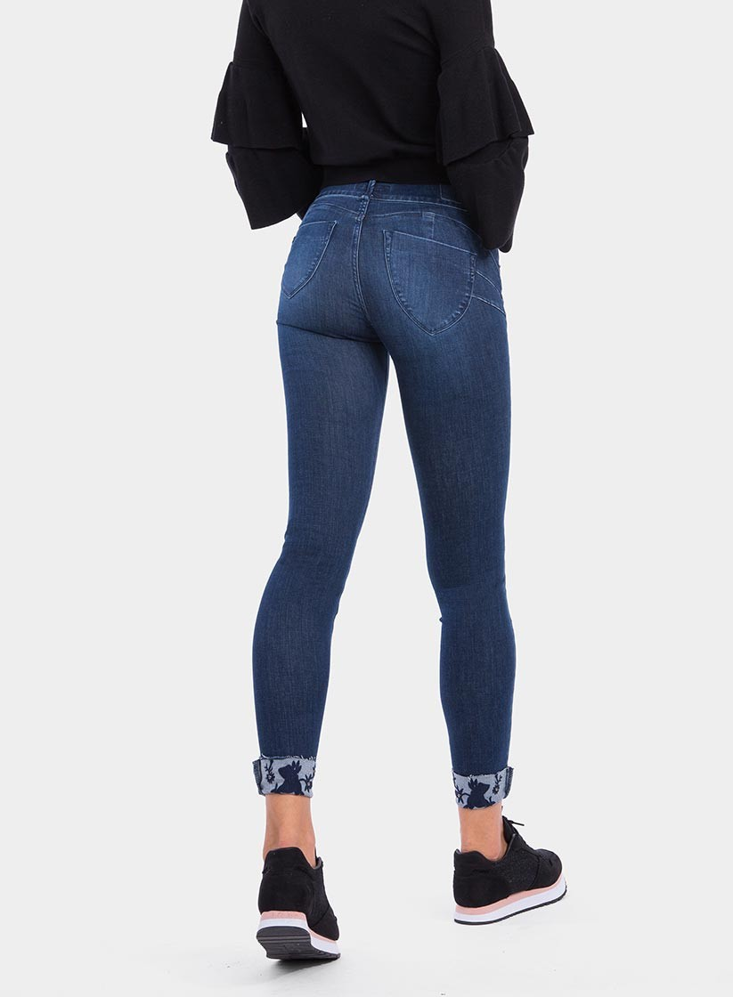 Parte de trás das calças de ganga onesize_double Up Skinny da Tiffosi