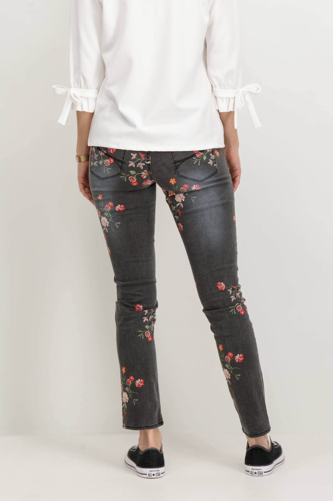 Parte de trás de Jeans com estampa floral em cinza escuro para mulher da Garcia Jeans