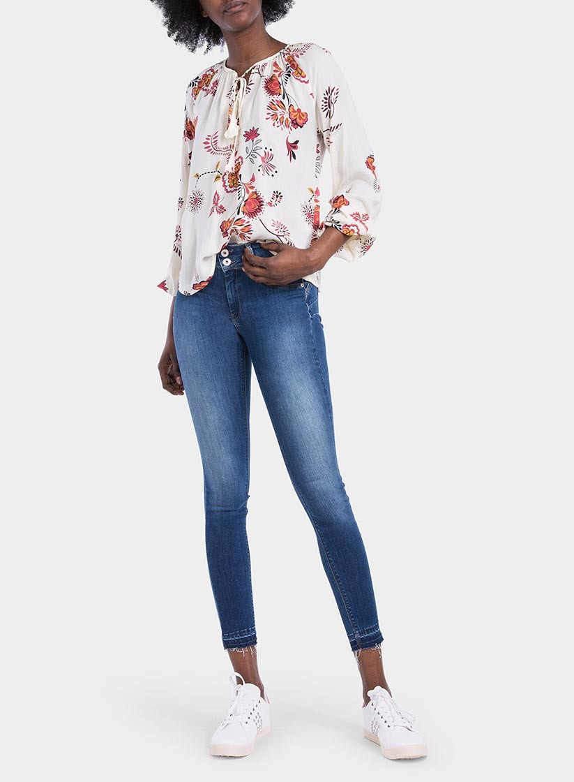 Frente de blusa com estampa floral em tons de cru da Tiffosi