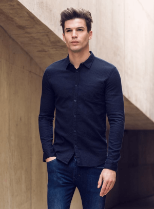 Frente de camisa slim fit textura azul marino para homem da Tiffosi