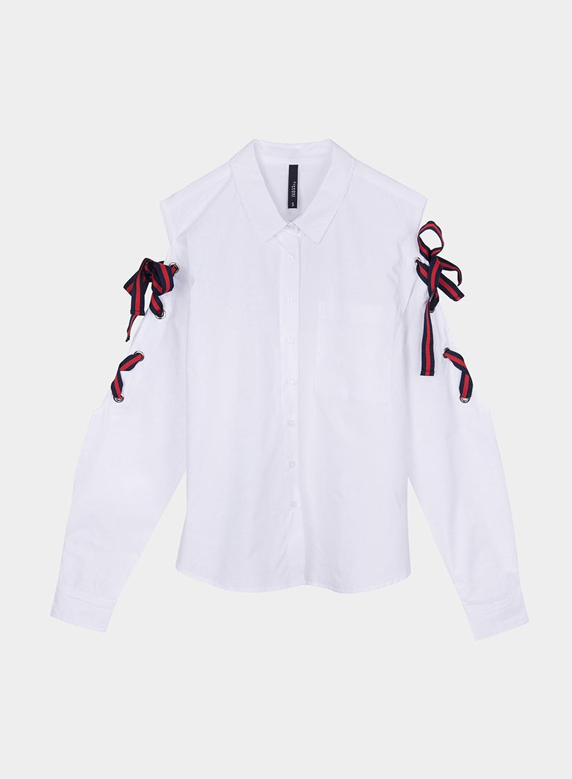 Frente isolada de blusa com laços bicolor da Tiffosi