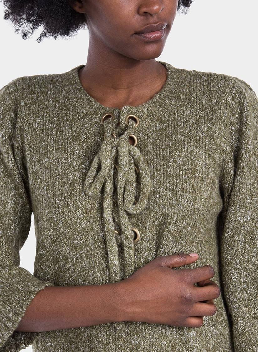 Pormenor da frente de camisola manga larga com ilhós para mulher da Tiffosi