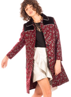 Casaco comprido bordado em bordô para mulher da Minueto