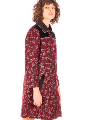 Casaco comprido bordado em bordô para mulher da Minueto