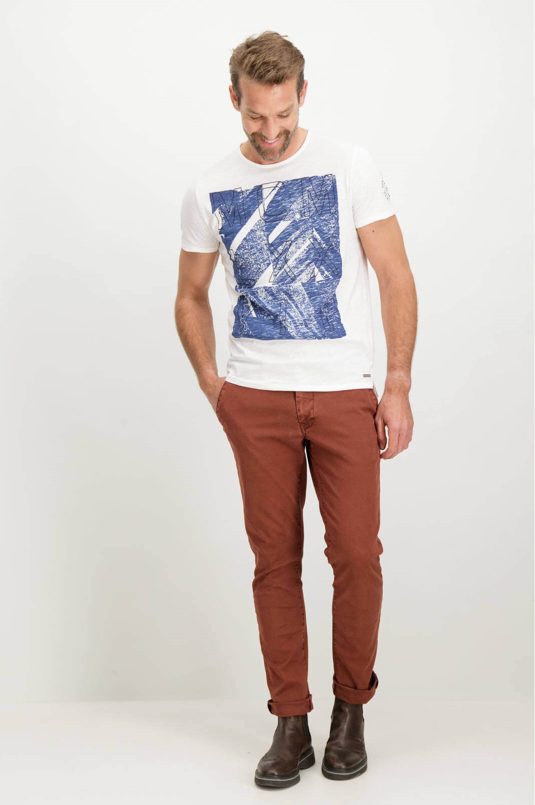 Frente de T-shirt branca bordada para homem da Garcia Jeans