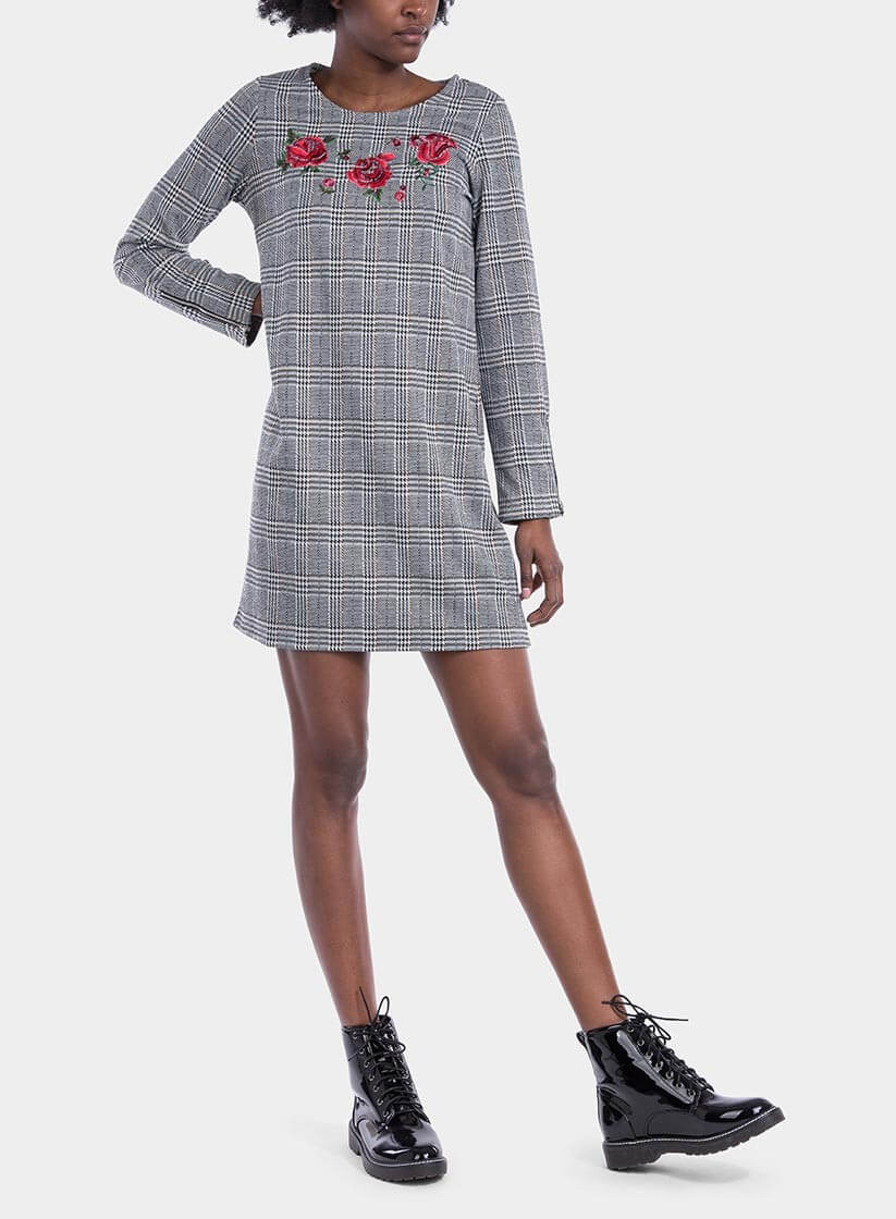 vestido xadrez com flores