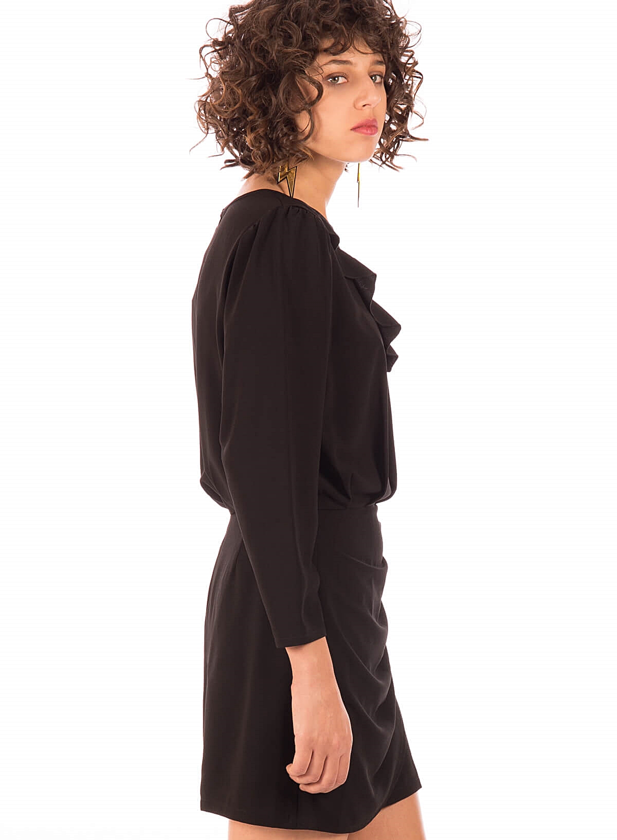 Lateral de vestido com folho em preto da Minueto