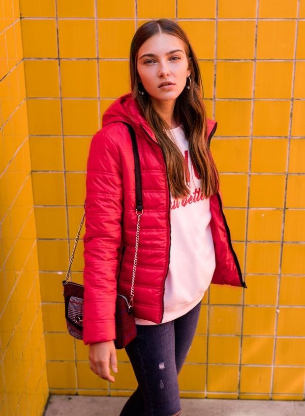 Casaco acolchoado vermelho com bolsa para mulher da Tiffosi
