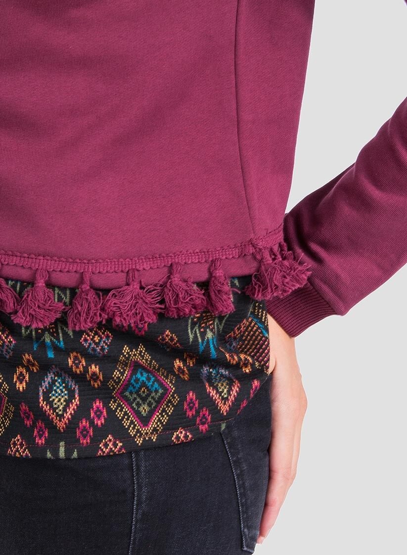 Pormenor da sweatshirt combinada borlas para mulher da Tiffosi