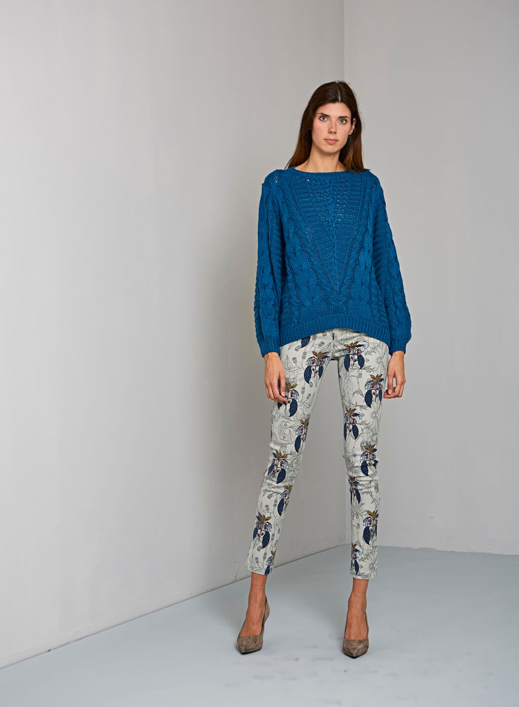 Calça chino com print florido para mulher da Van-Dos