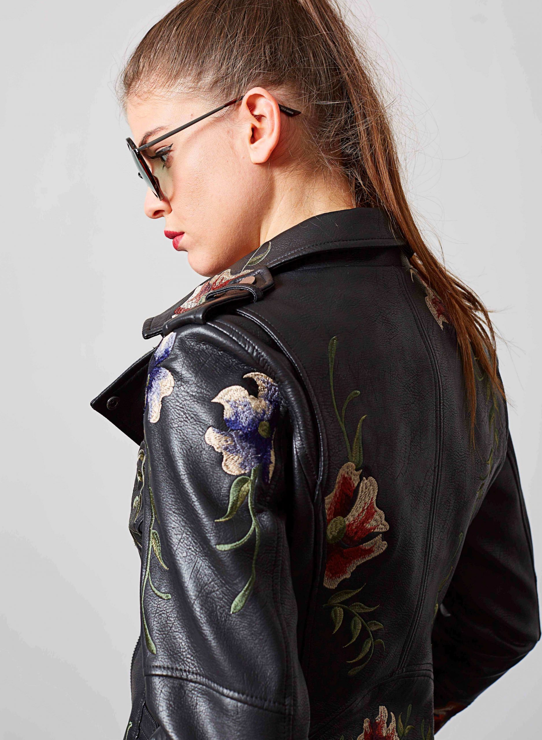 Costas de blusão traçado bordado floral da para mulher da Md`m