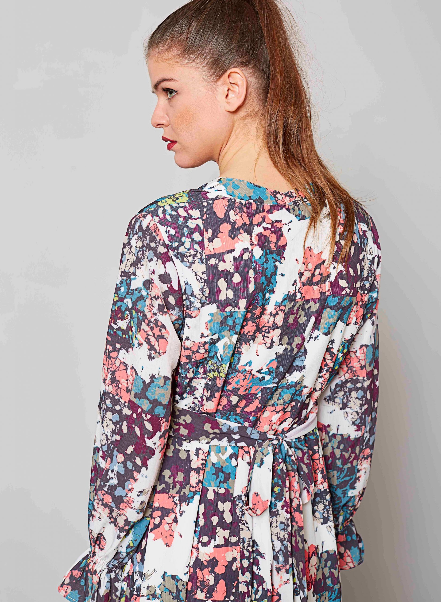 Costas de vestido comprido com cinto da Md`m