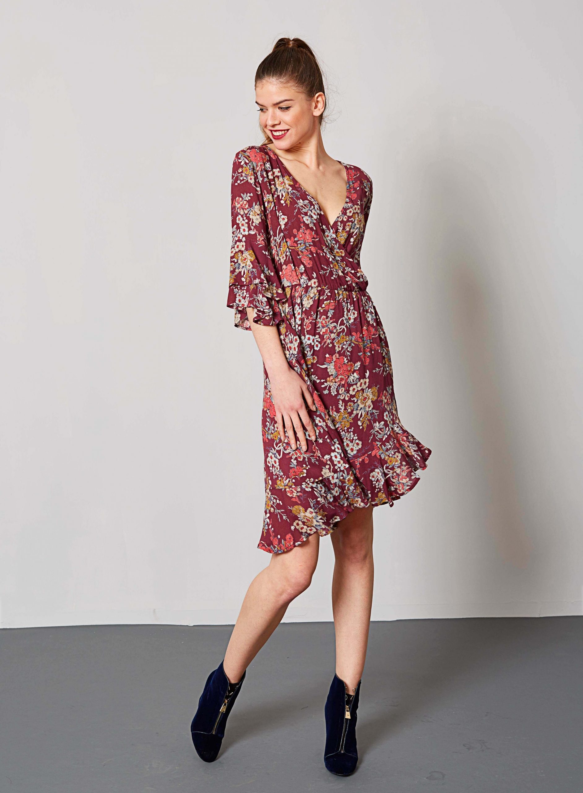 Vestido traçado print floral em bordô da Md`m