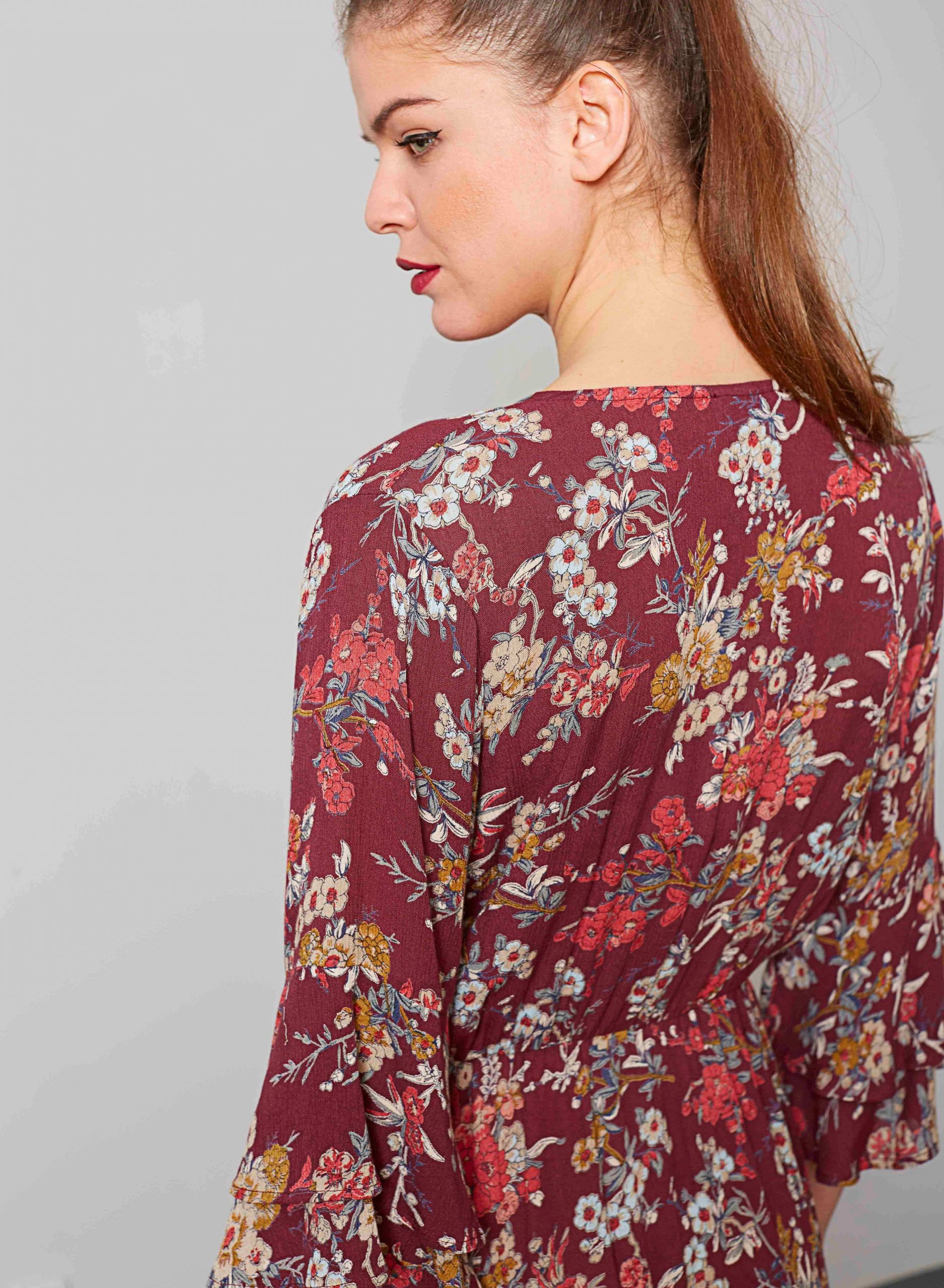 Vestido traçado print floral em bordô da Md`m