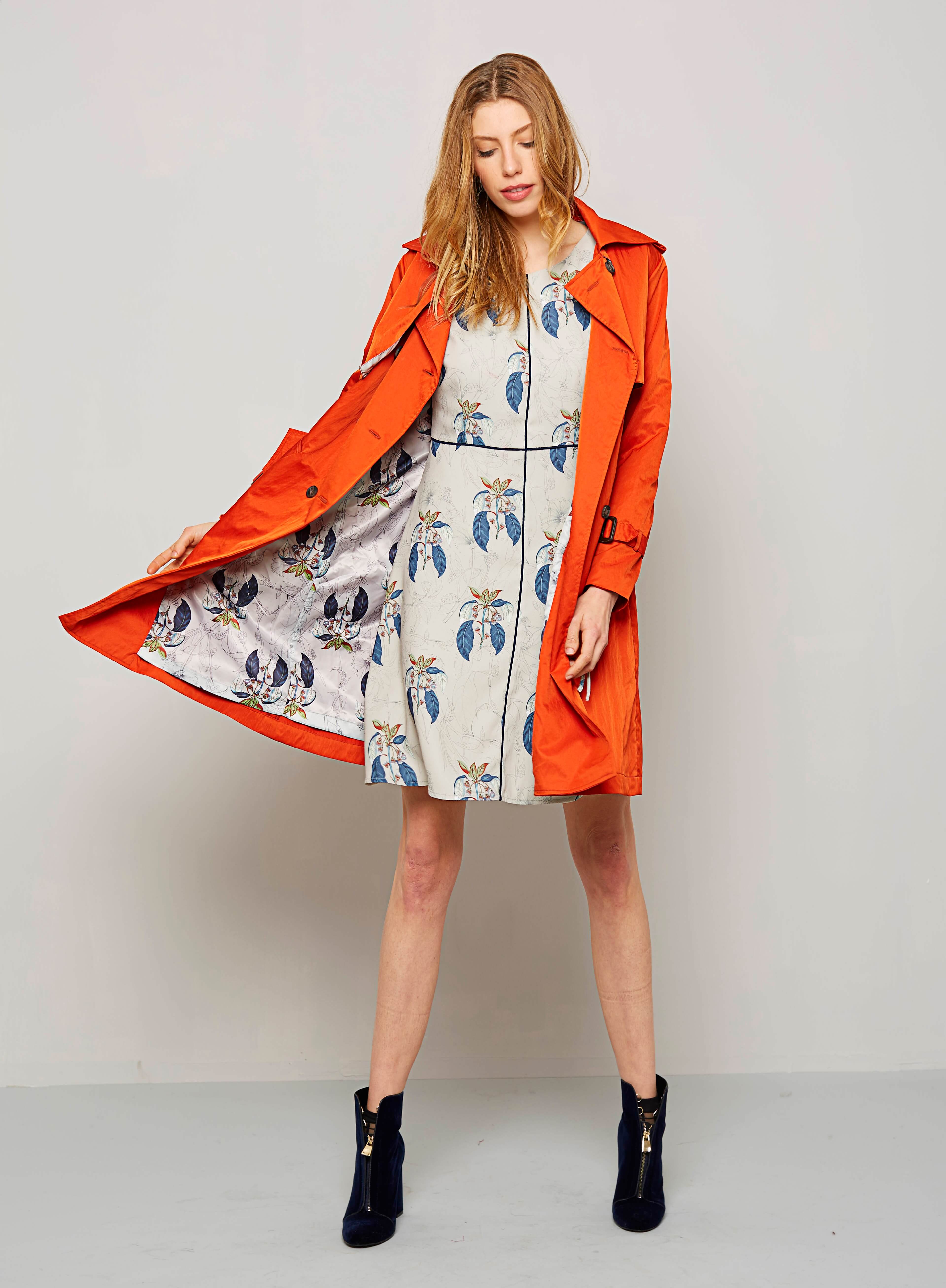 Gabardina laranja com forro floral para mulher da Van-Dos