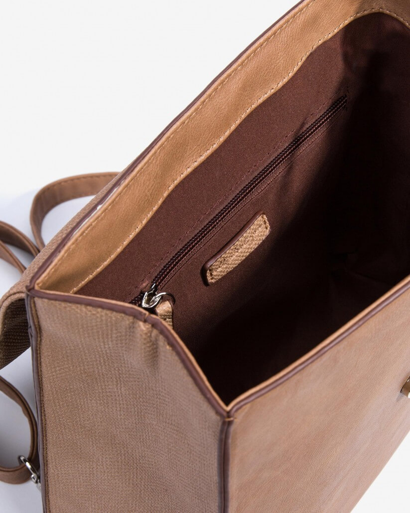 Interior da mochila com relevo em bege para mulher da Vilanova