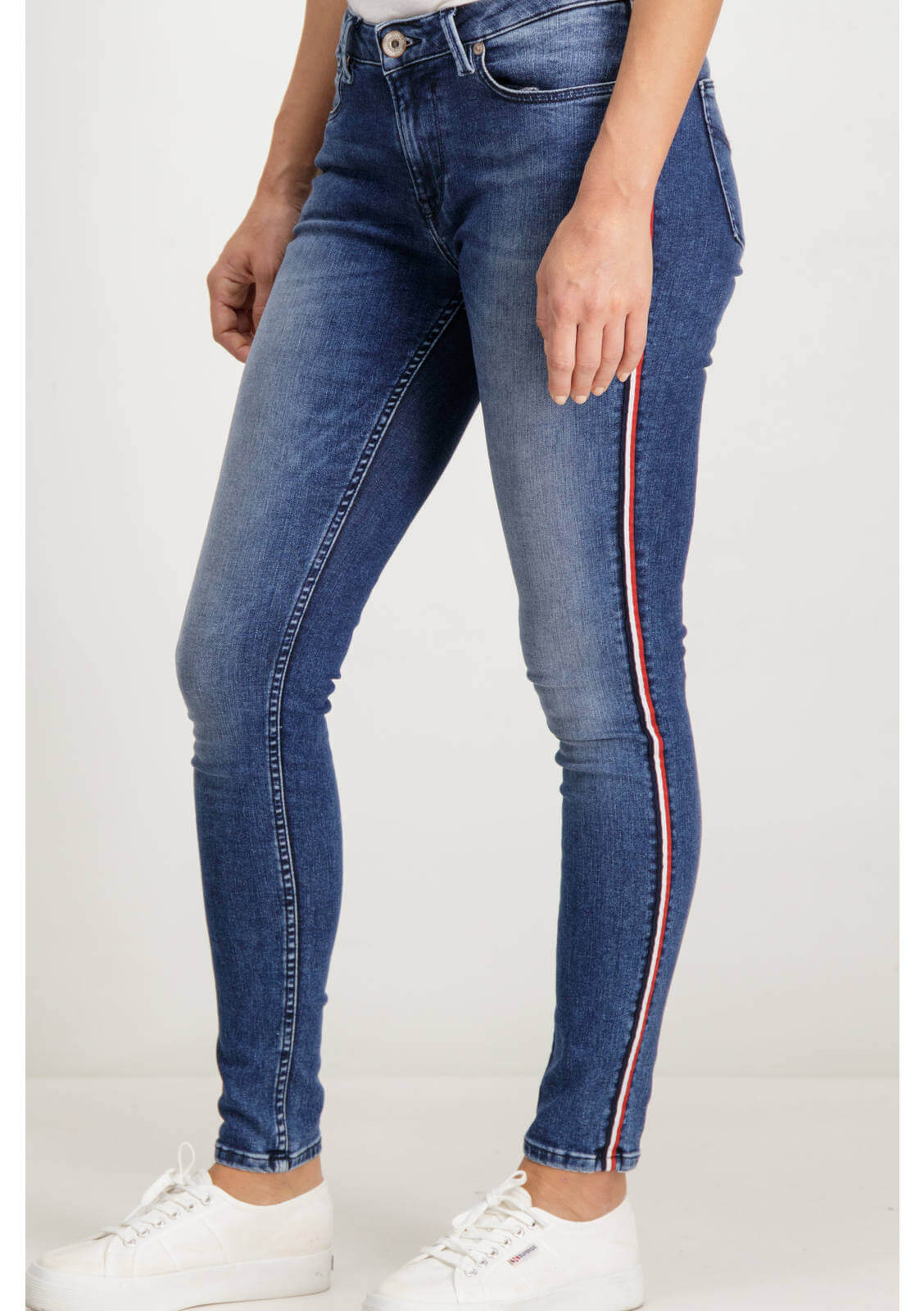 Calça de ganga clara com lista lateral para mulher da Garcia Jeans
