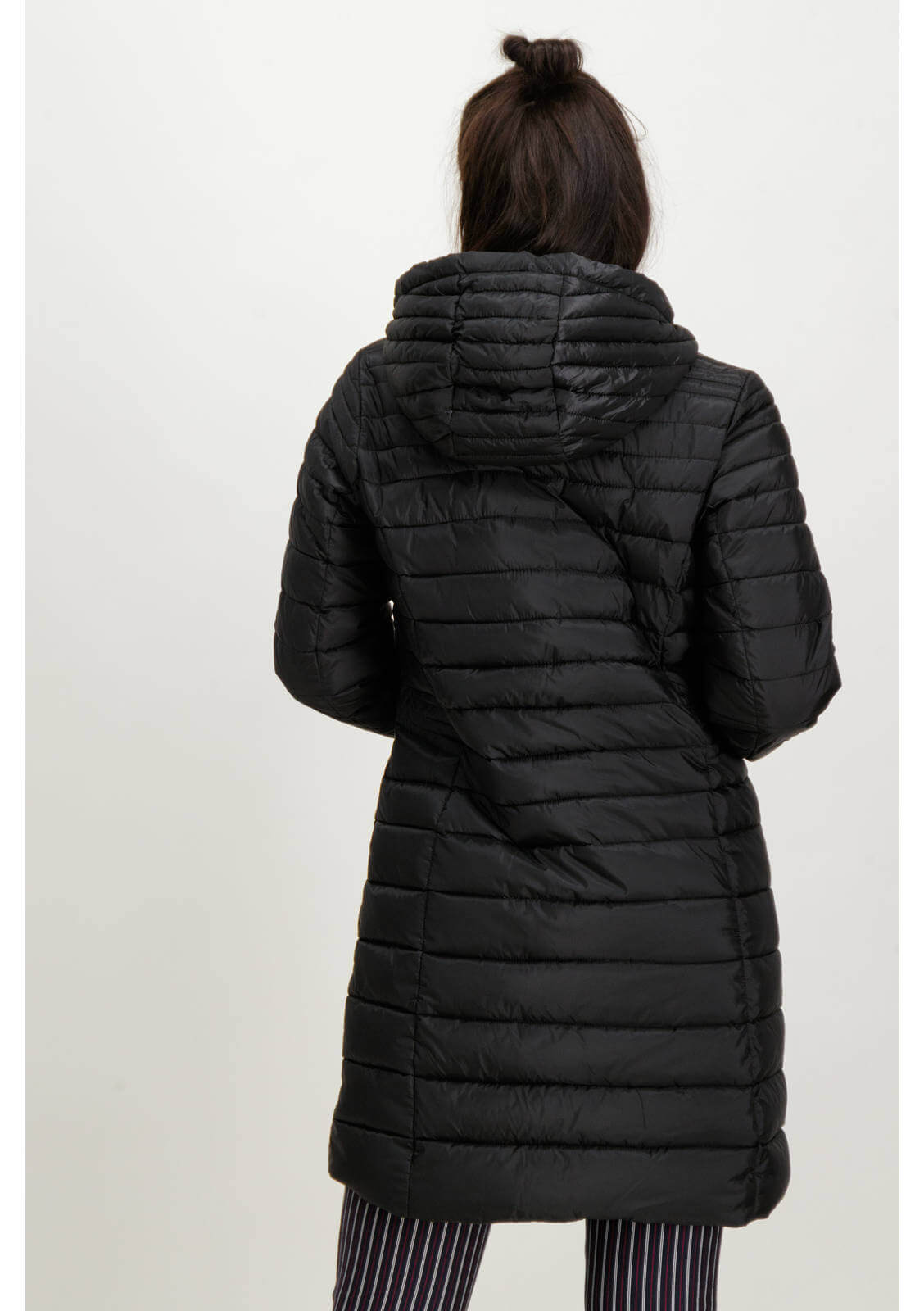 Casaco comprido preto acolchoado para mulher da Garcia Jeans