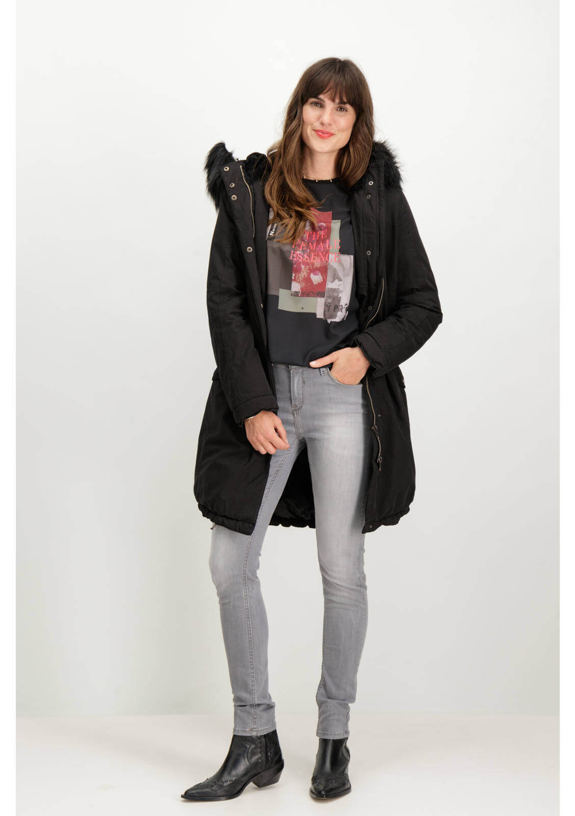 Casaco comprido preto com capuz para mulher da Garcia Jeans