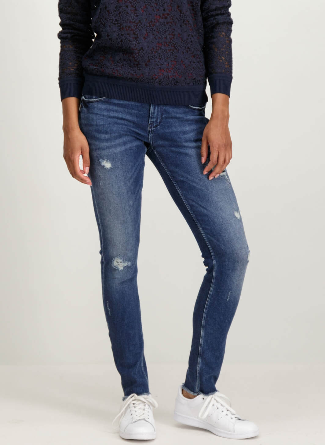 Calças de ganga com rotos para mulher da Garcia Jeans