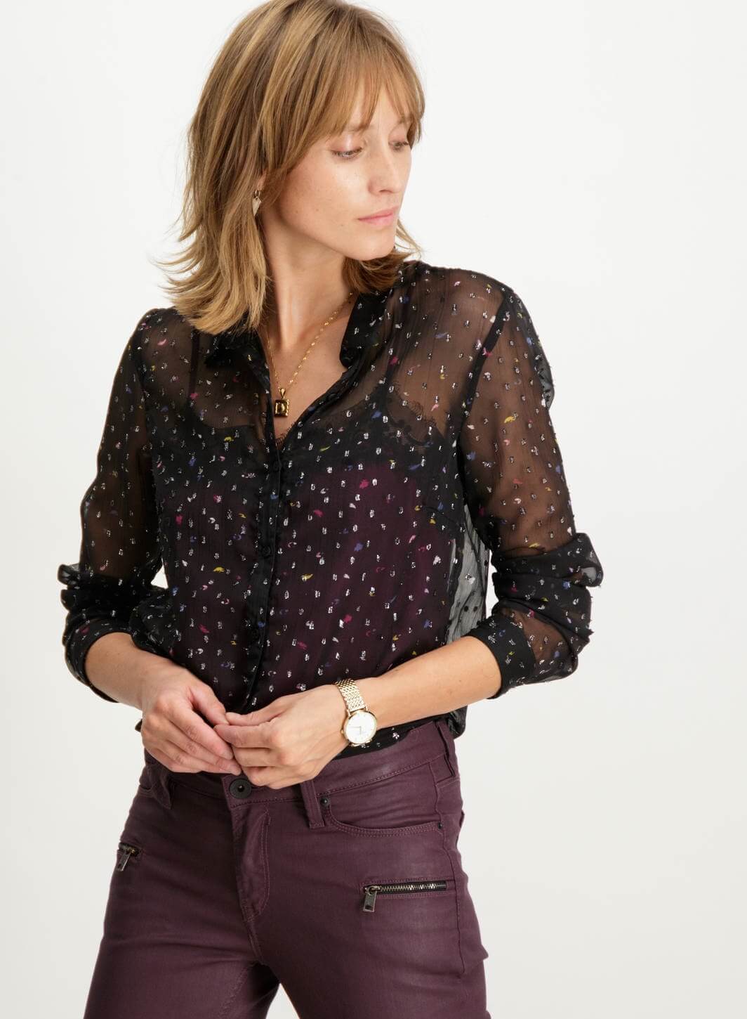 Blusa preta com enfeite para mulher da Garcia Jeans