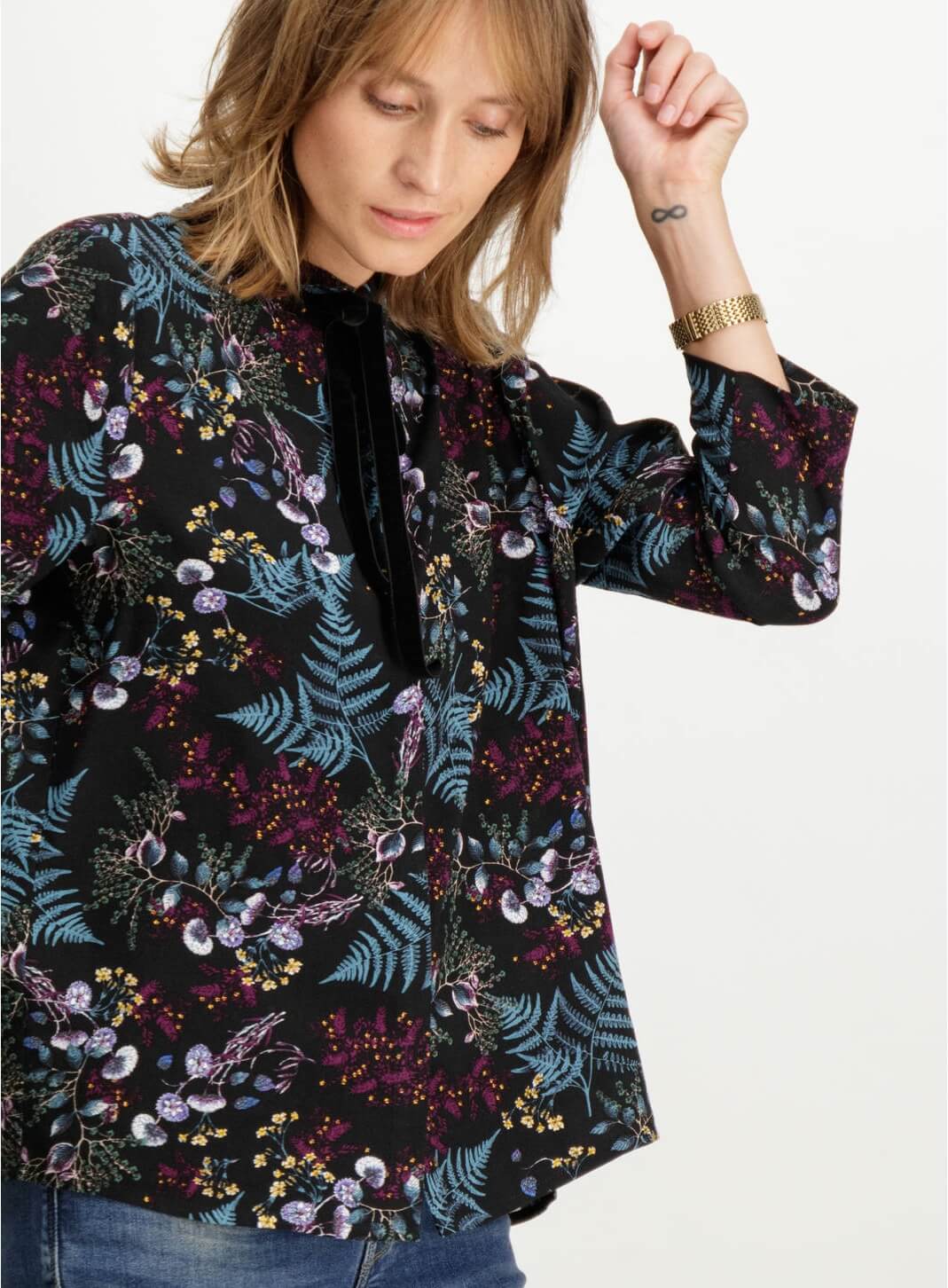 Blusa com laço na gola para mulher da Garcia Jeans
