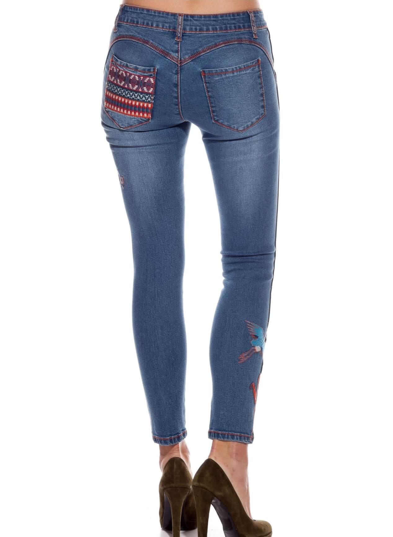 Jeans com pássaros bordados para mulher da Rosalita McGee