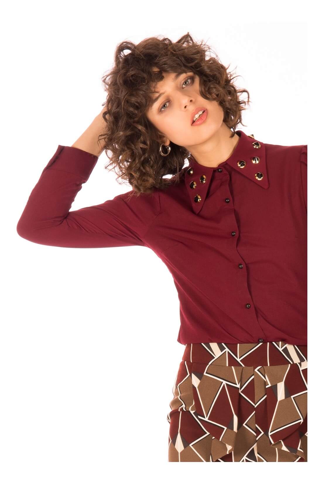 Camisa com bicos na gola para mulher da Minueto