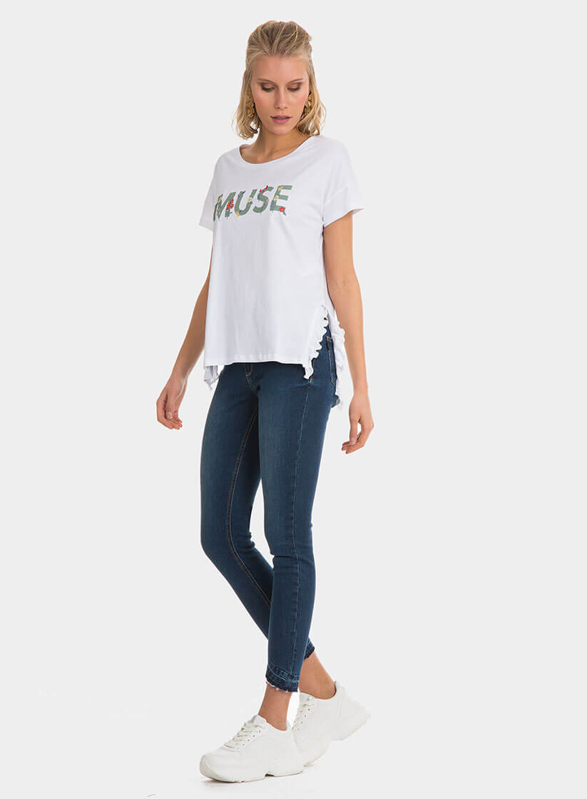 T´shirt branca com bordados e folhos da Tiffosi