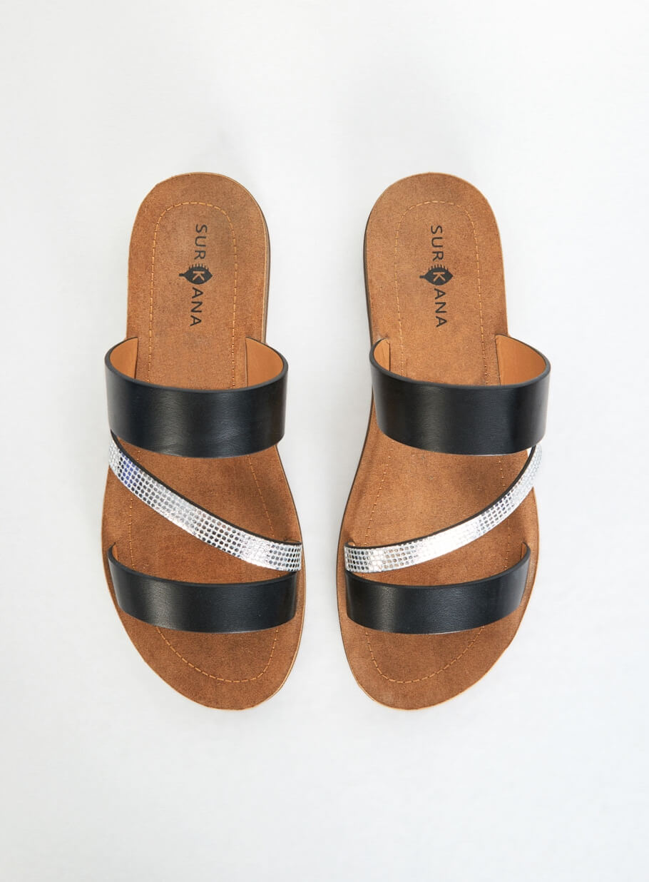 Sandália preta com tira envies da Surkana