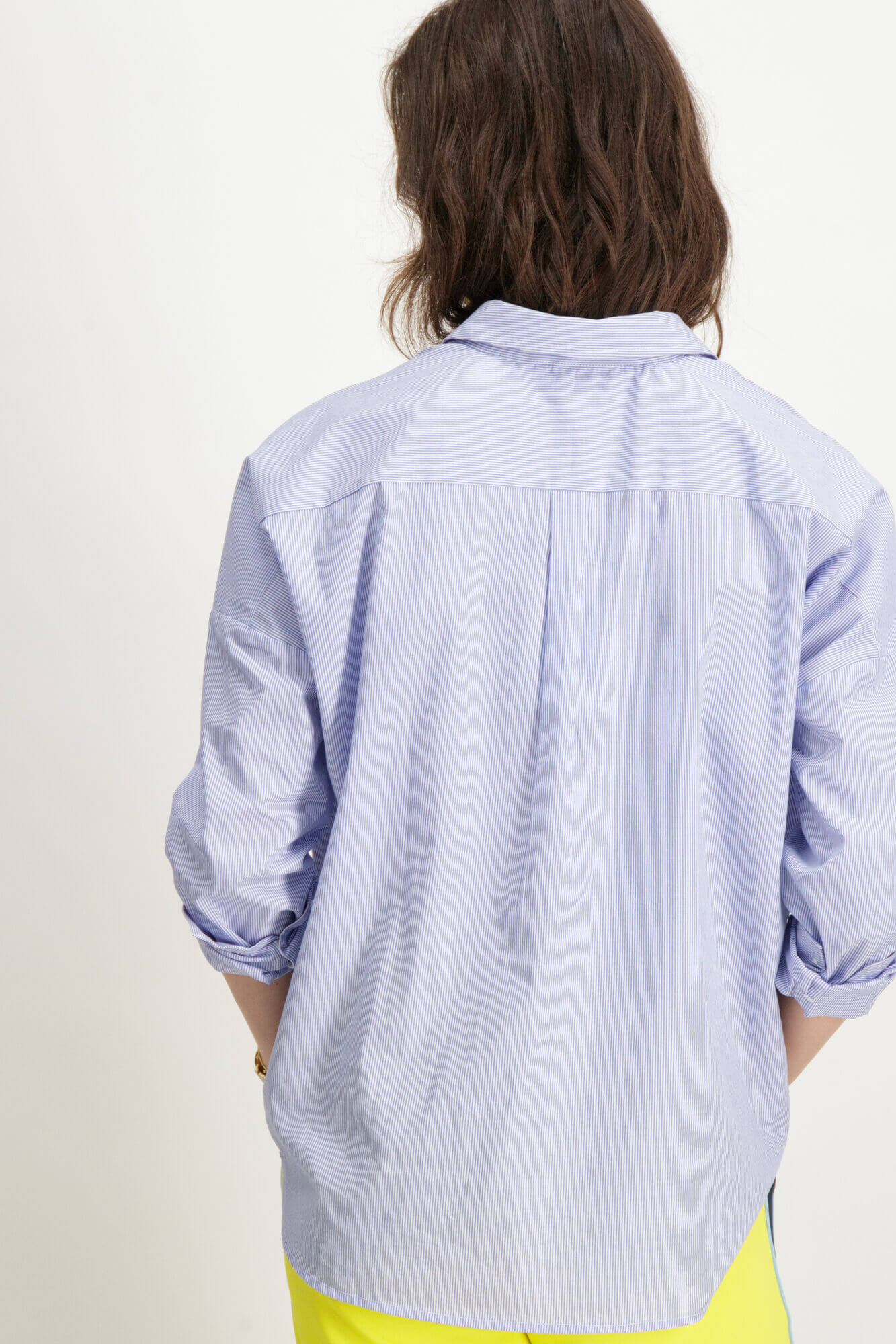 Camisa re risca com flores em missangas para Mulher da Garcia