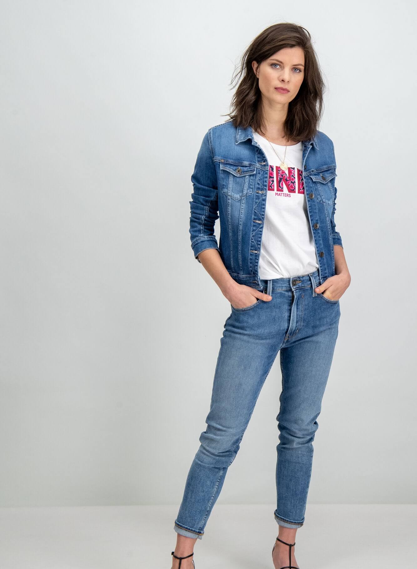 T-shirt branca com matérias rosa para mulher da Garcia Jeans