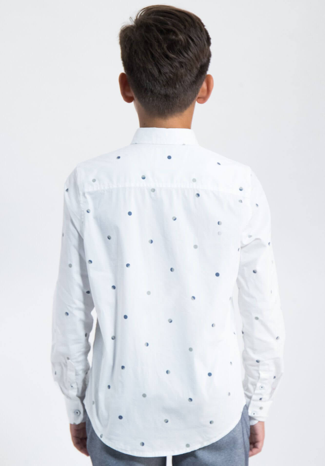 Camisa branca c/ bolas para menino da Garcia Jeans