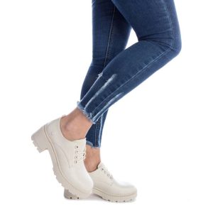 Sapatos beges com atacador para mulher da Refresh